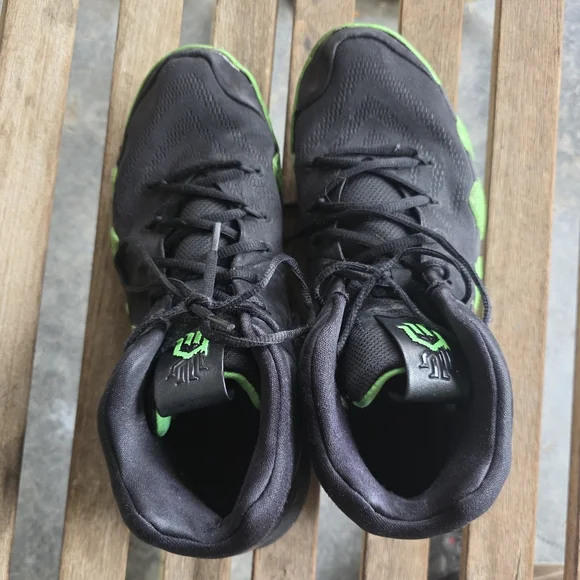 Nike Kyrie 4 Halloween - Picture 7 of 12